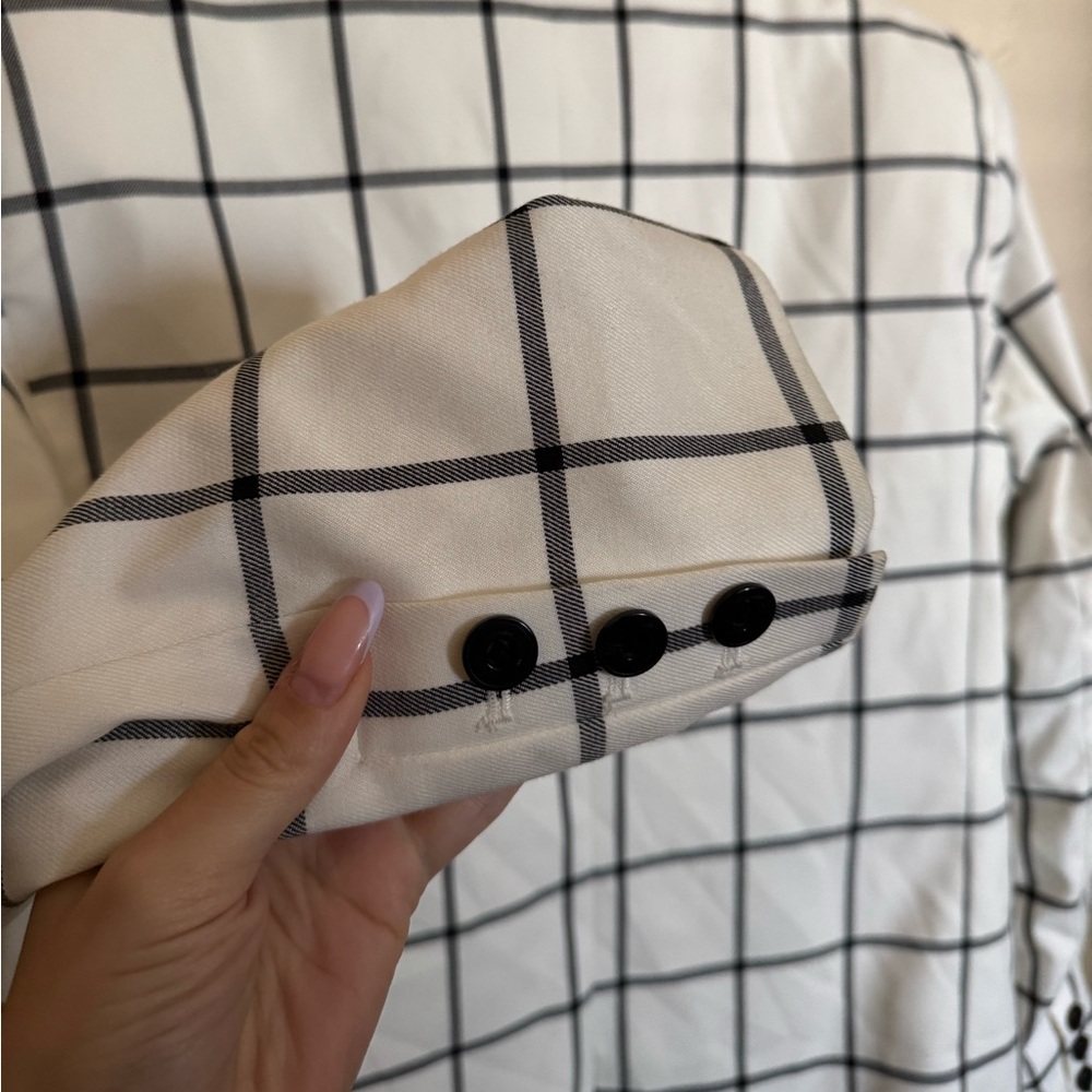 Alice and Olivia Breann Padded Shoulder Blazer Sz 12 Window Pane Plaid White - Picture 11 of 11